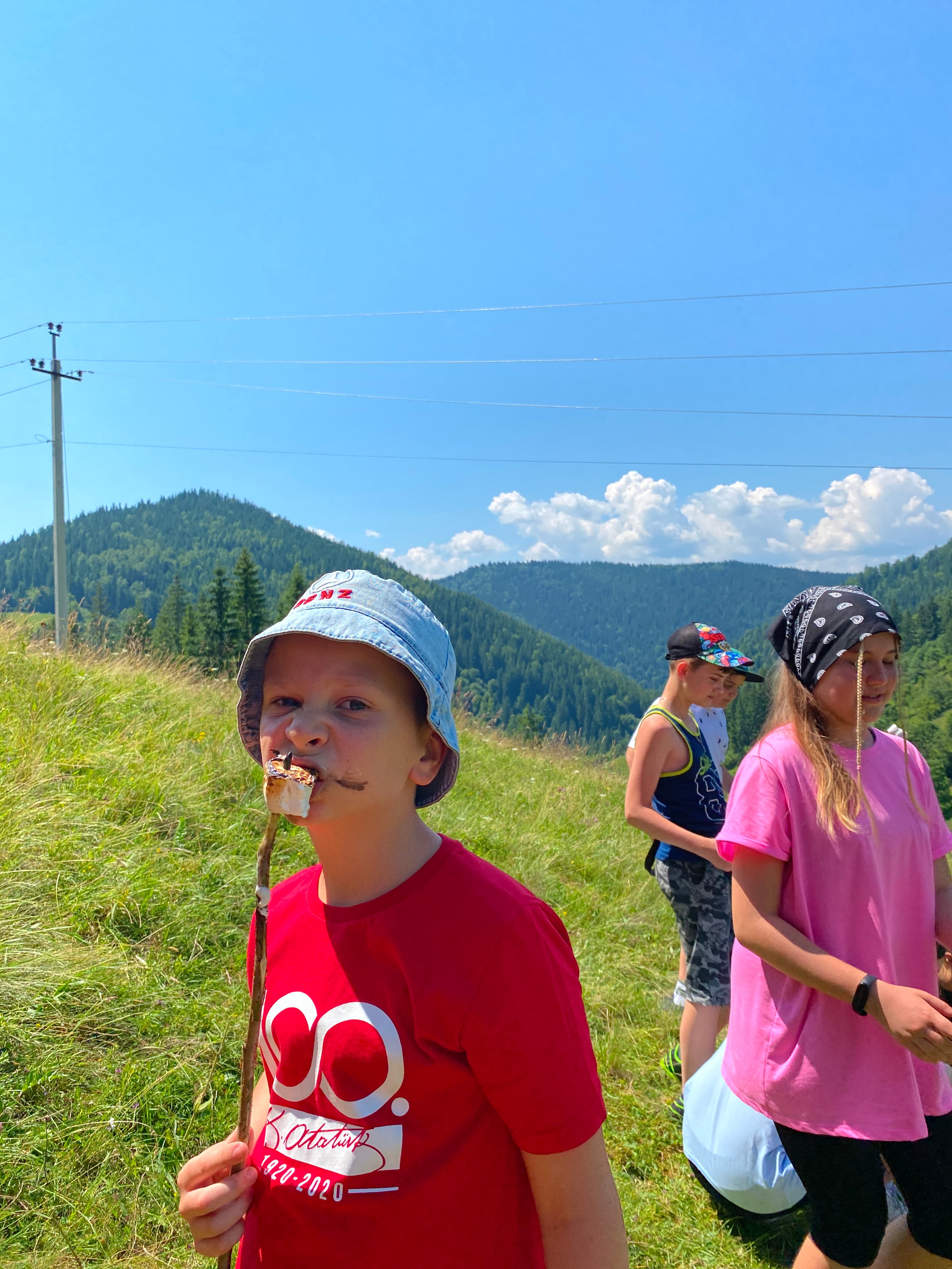 Діти в таборі Eco Holiday в Карпатах