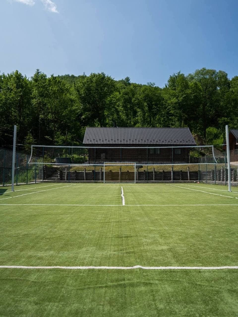 Спортивний майданчик - Дитячий табір Eco Holiday в Карпатах