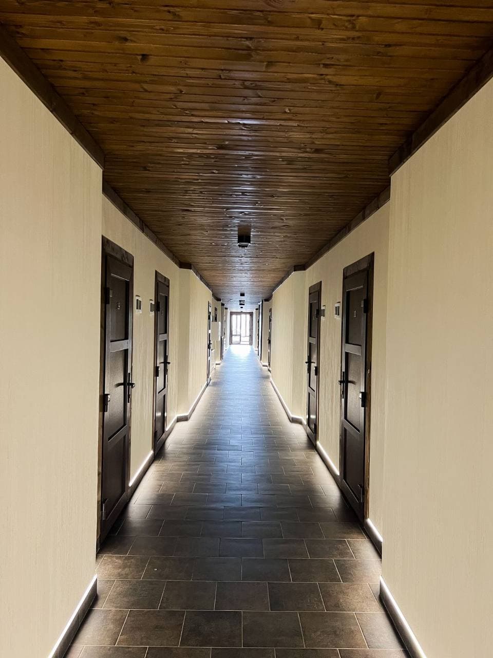 Готельний коридор - Дитячий табір Eco Holiday в Карпатах