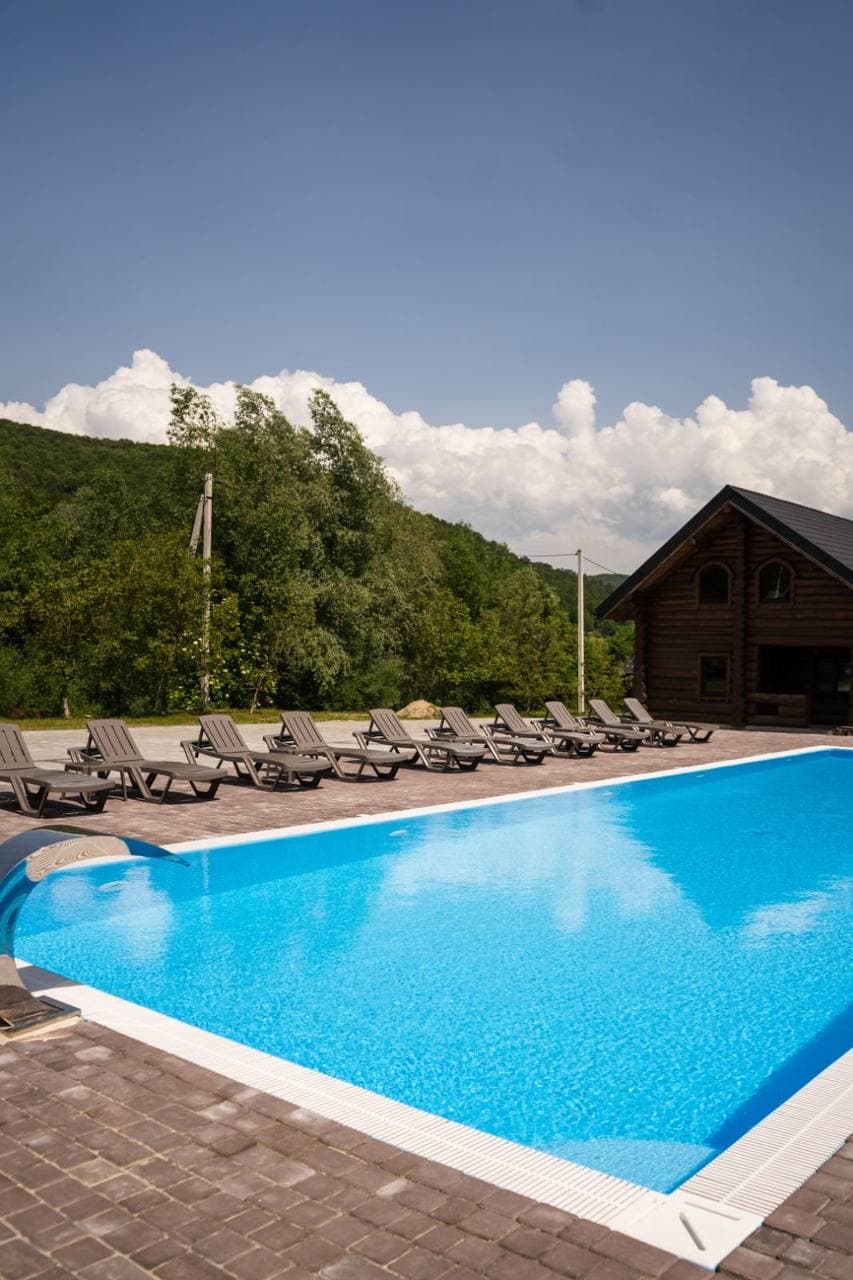 SPA-зона з басейном - Дитячий табір Eco Holiday в Карпатах